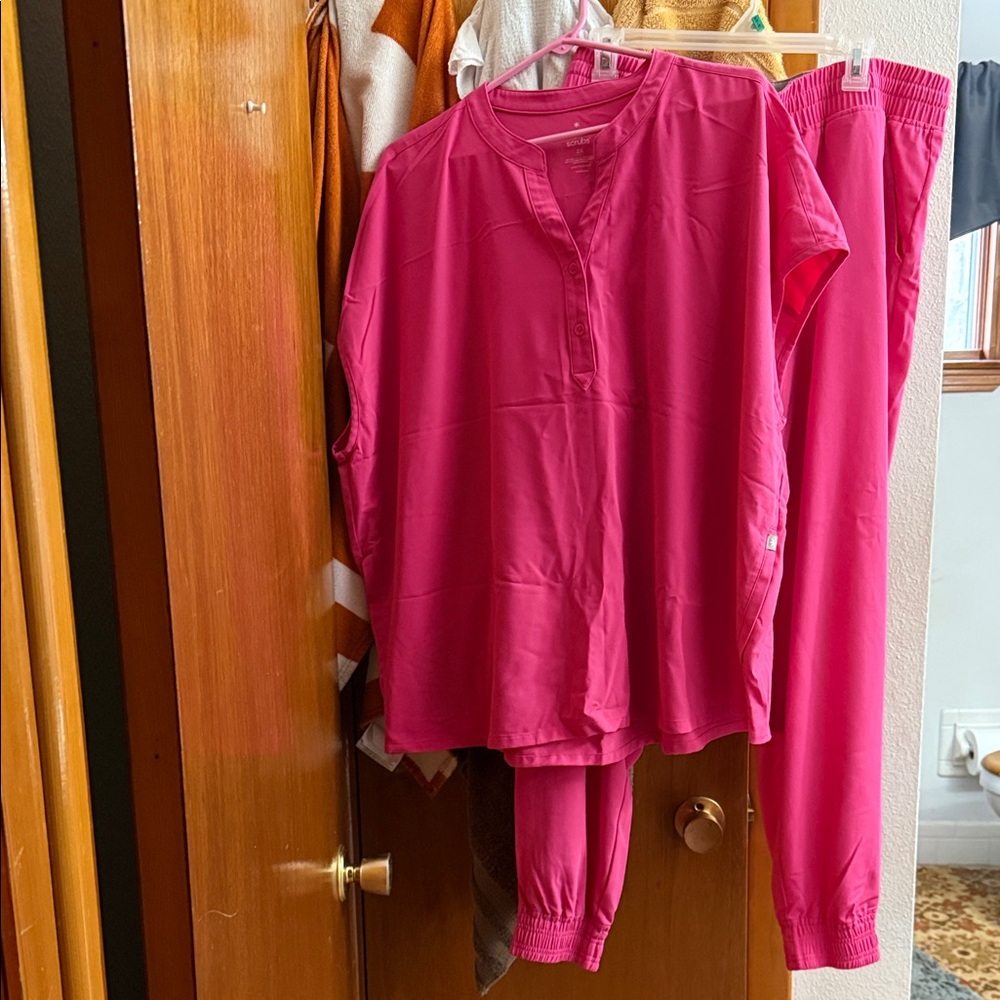 Beyond scrubs scrub set. Fuschia or hot pink. Women’s size 2X.